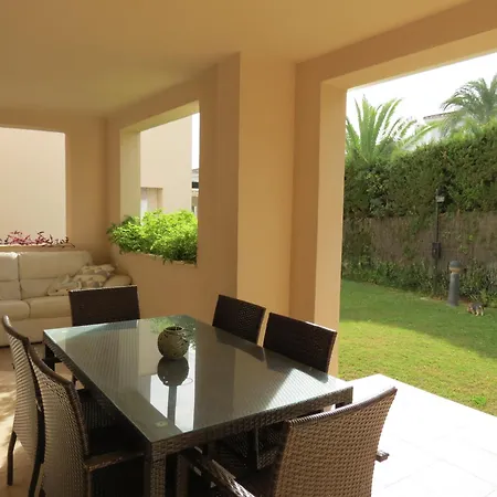 Medina De Banus شقة *